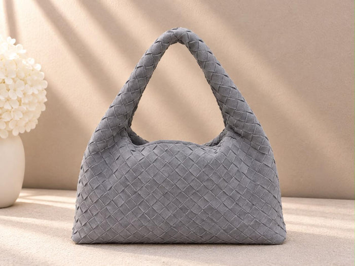 Ladies bo**ega bags