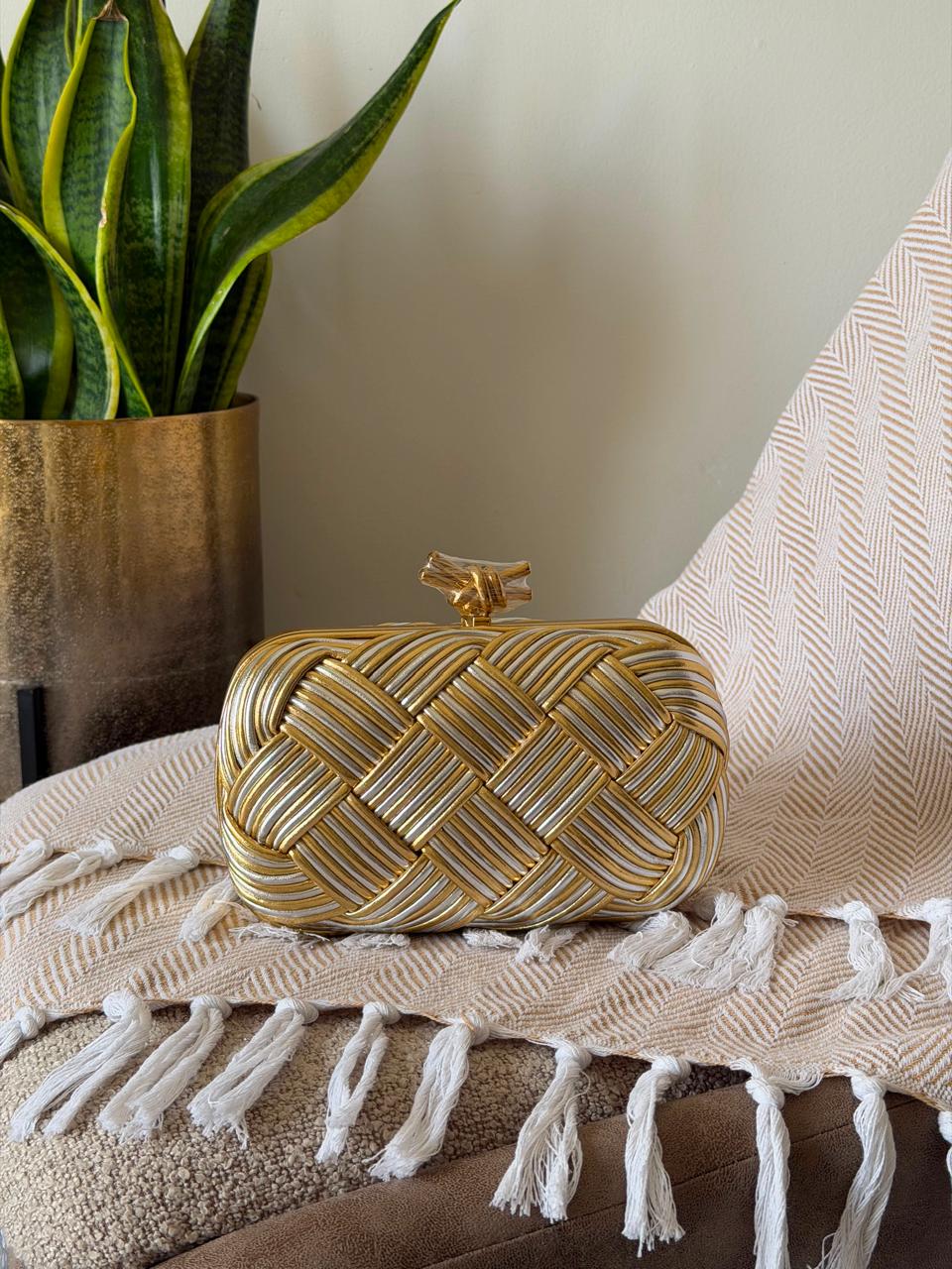 Ladies bo**ega bags