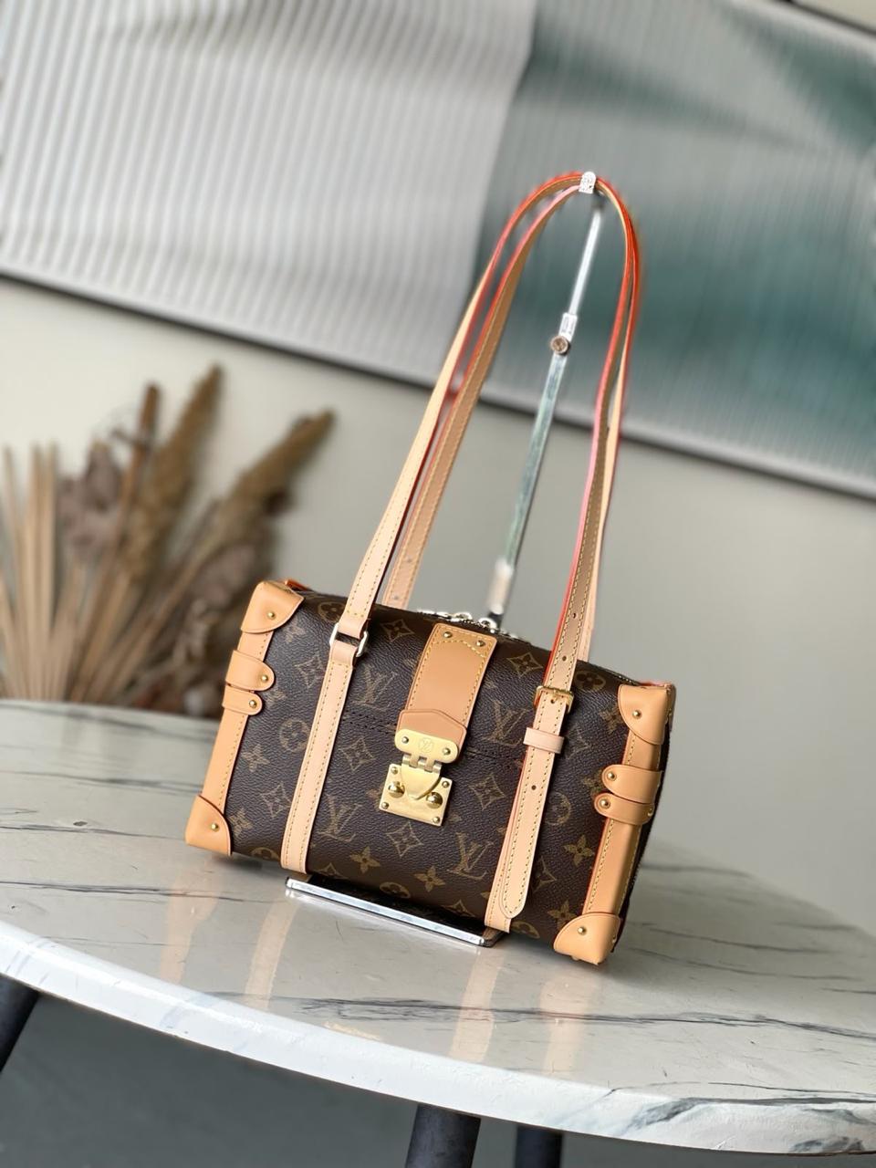 Ladies L*vi. Bags.