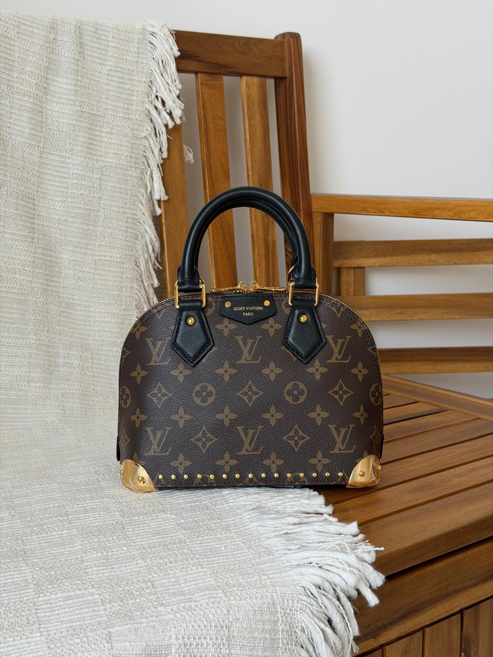Ladies L*vi. Bags.