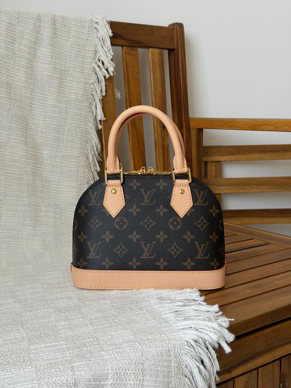 Ladies L*vi. Bags.