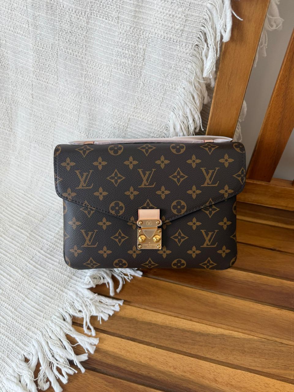 Ladies L*vi. Bags.