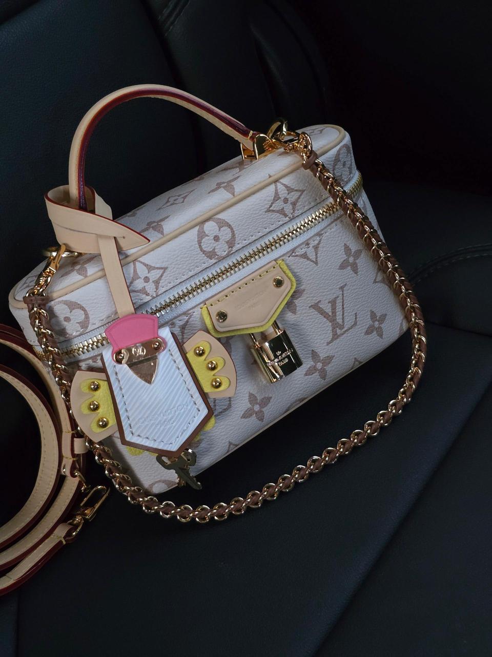 Ladies L*vi. Bags.