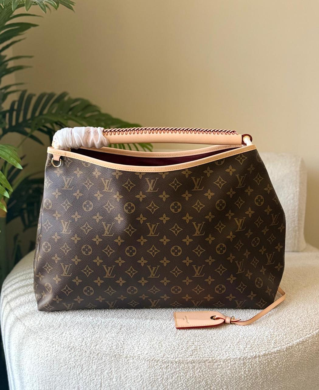 Ladies L*vi. Bags.