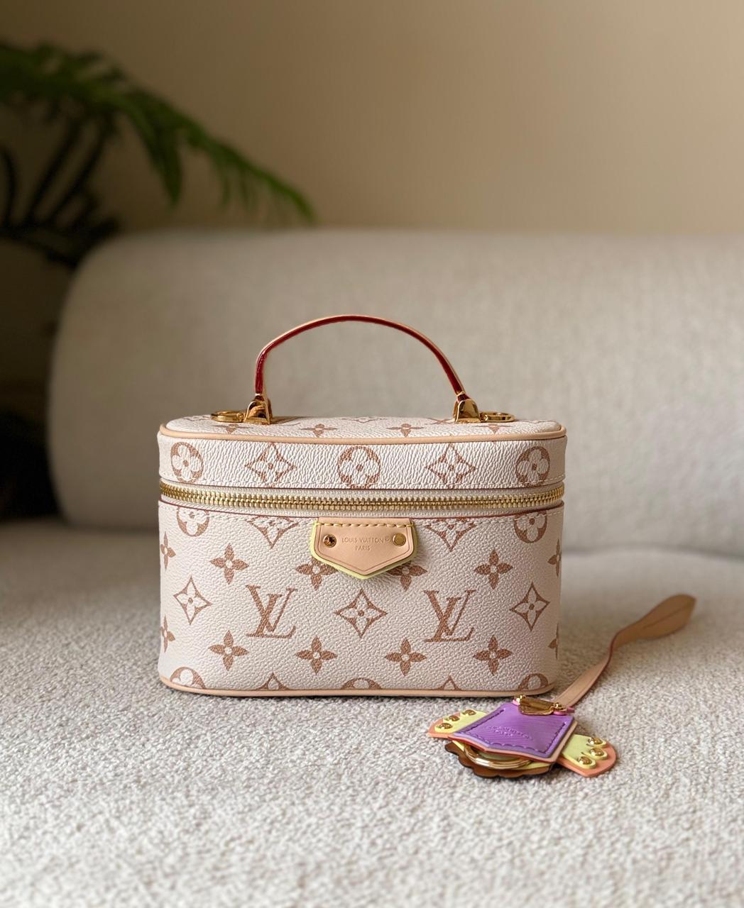 Ladies L*vi. Bags.