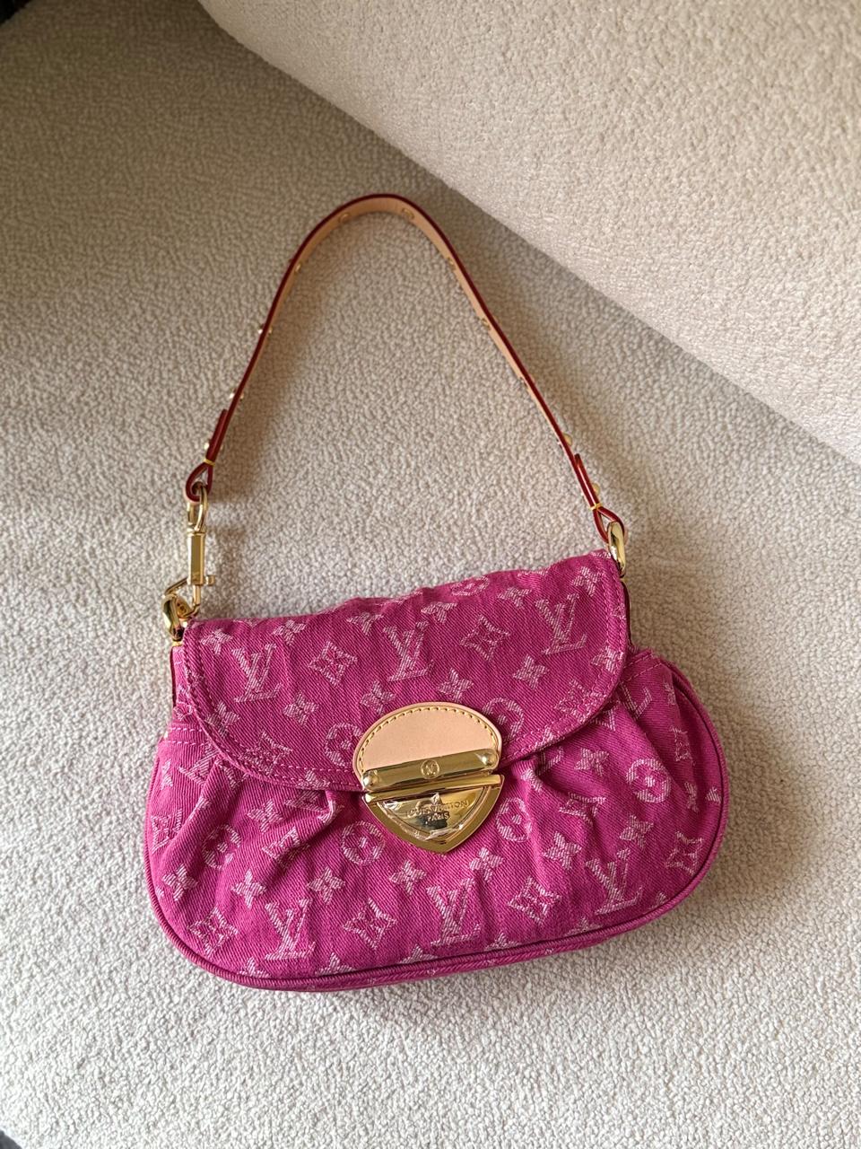 Ladies L*vi. Bags.