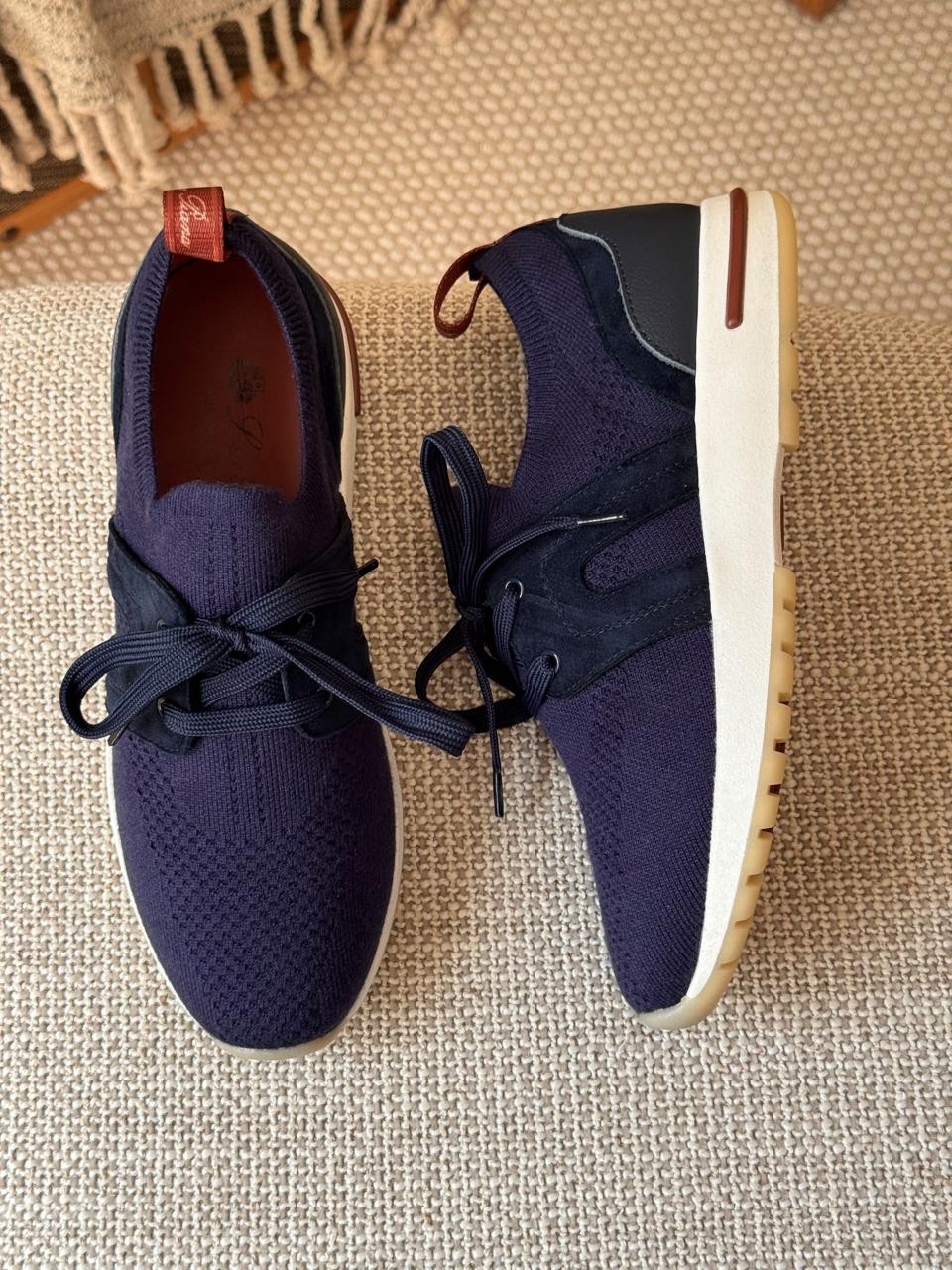 Ladies sneakers