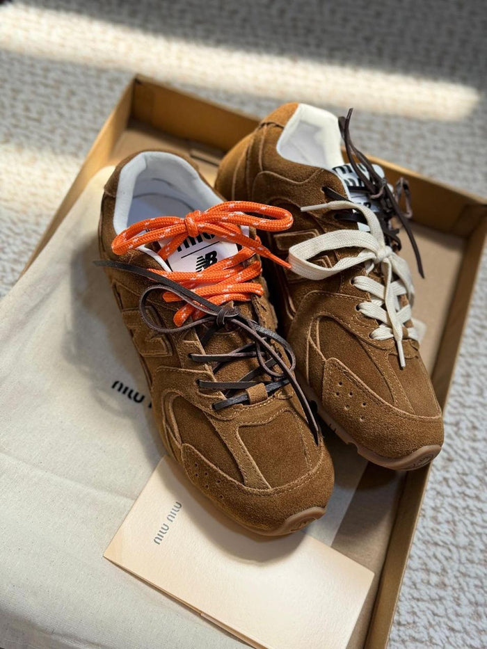 Ladies sneakers