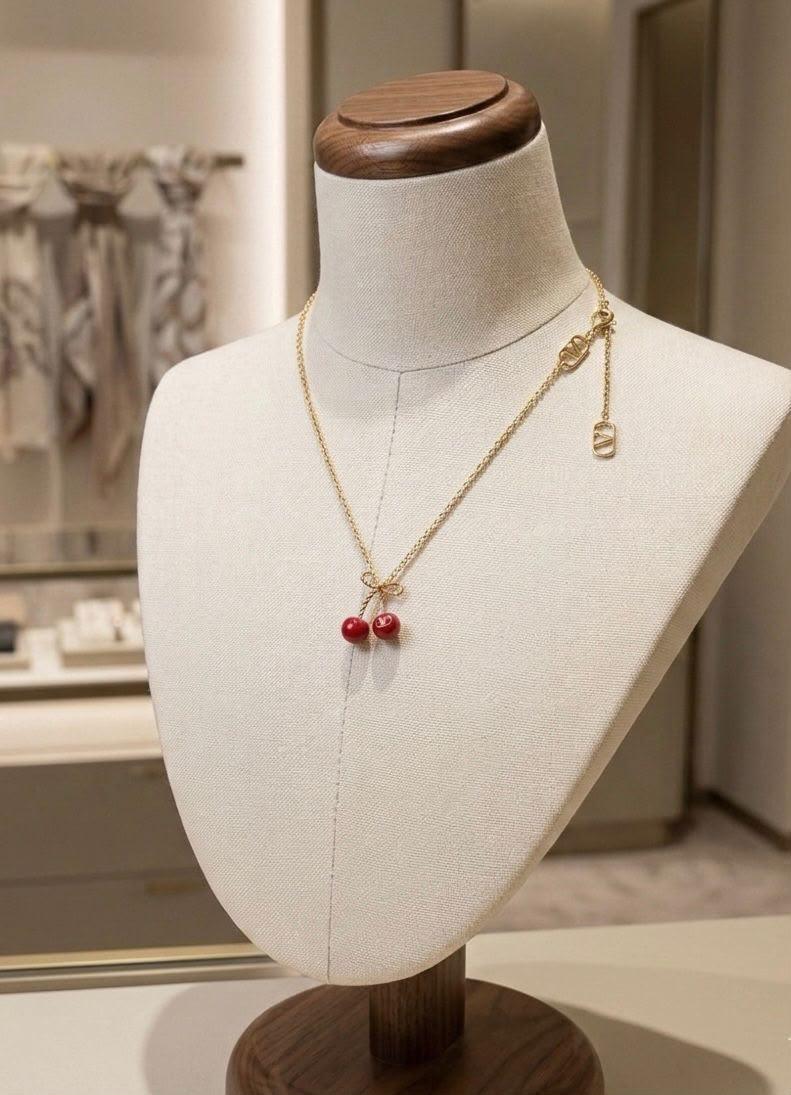 Full set jewelry.