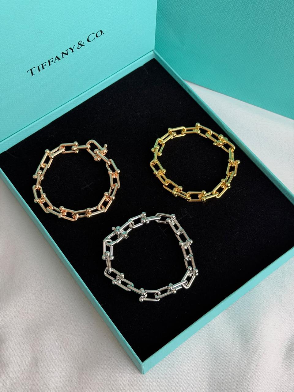Bracelets & brooches