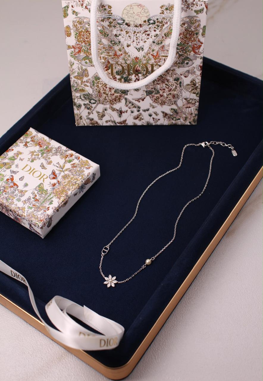 Bracelets & brooches