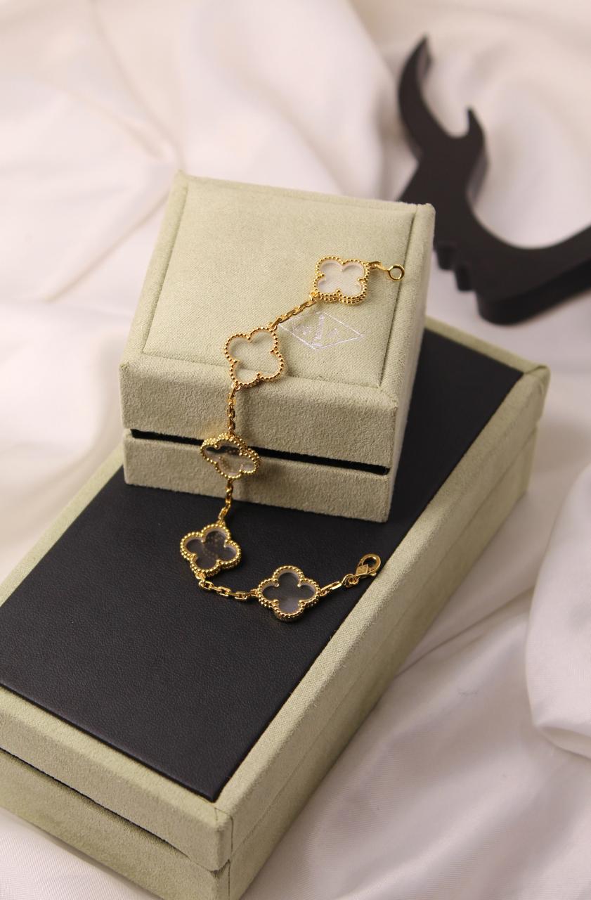 Bracelets & brooches