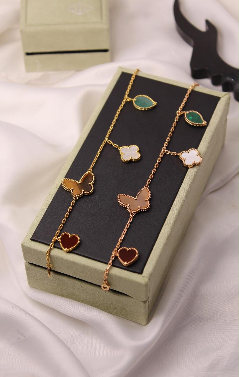 Bracelets & brooches