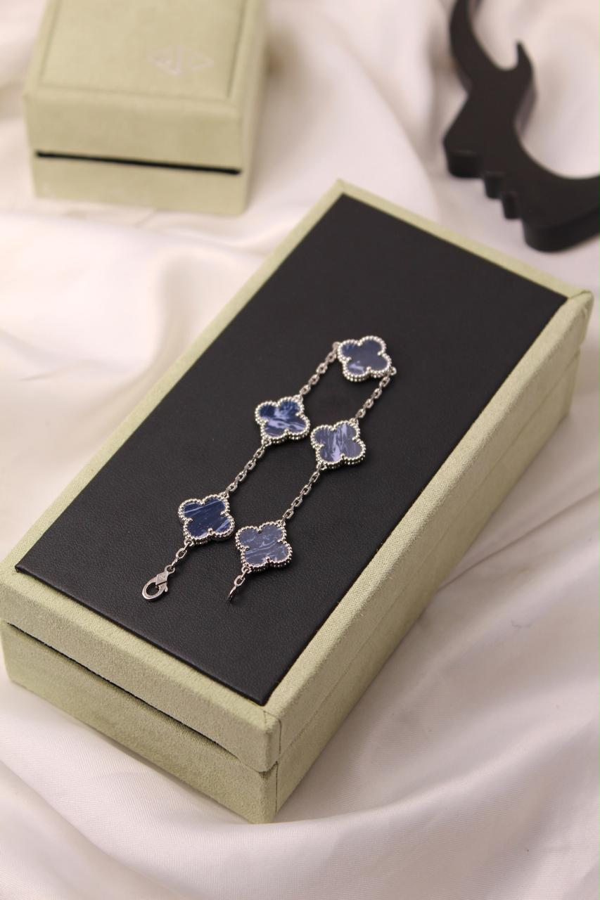 Bracelets & brooches