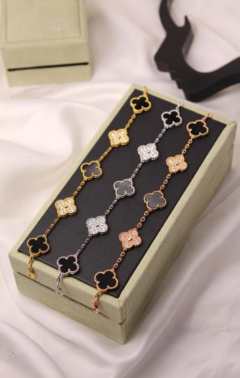 Bracelets & brooches