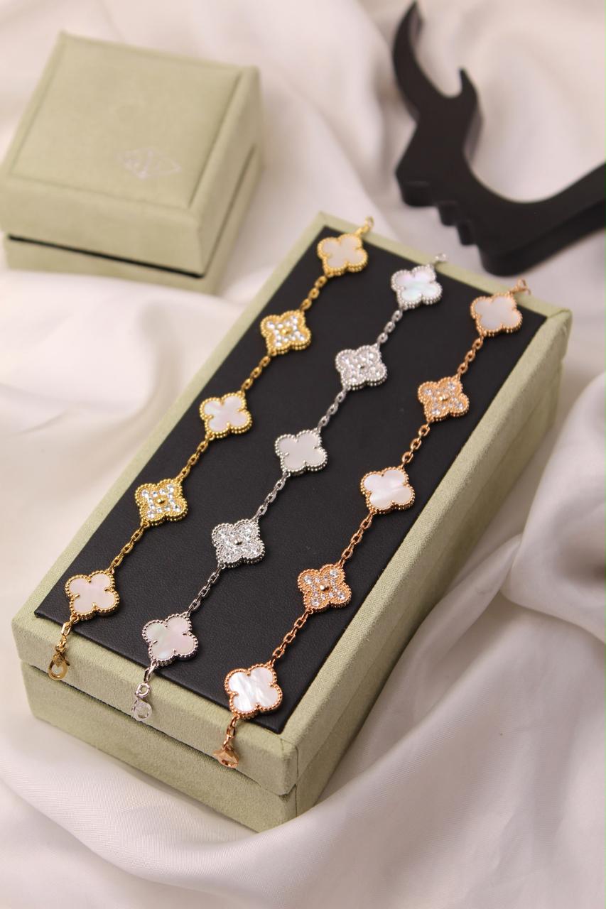 Bracelets & brooches