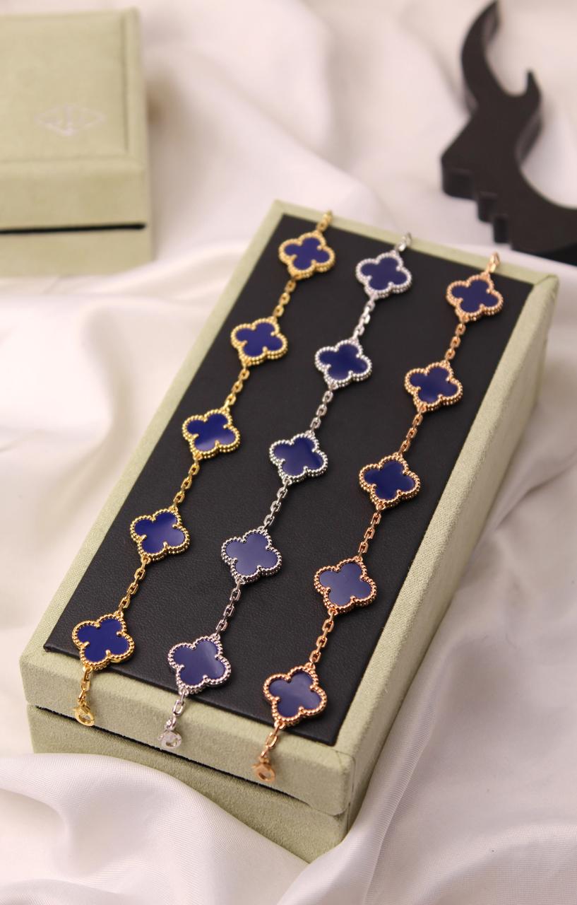 Bracelets & brooches
