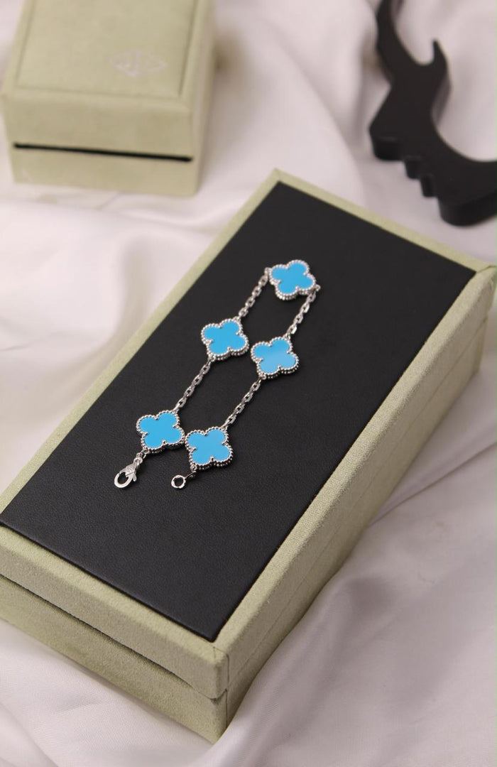 Bracelets & brooches