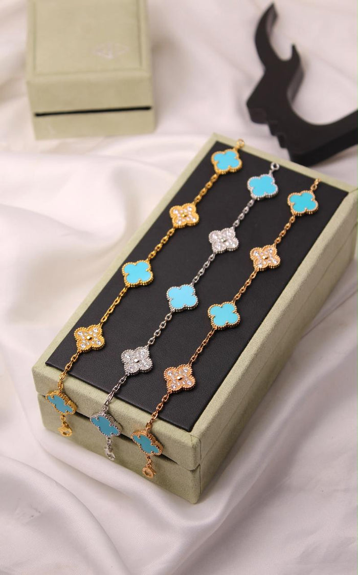 Bracelets & brooches