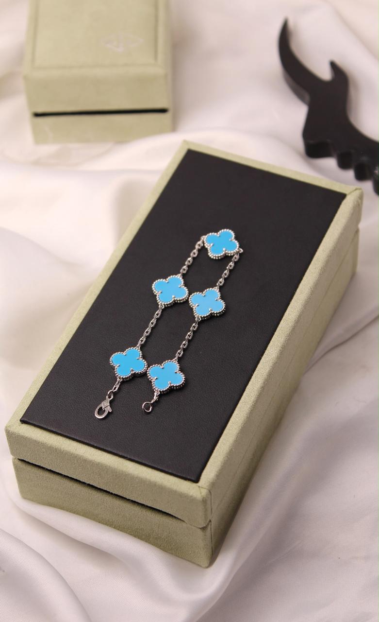Bracelets & brooches