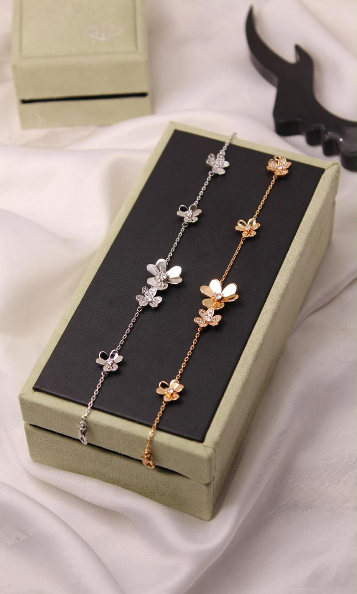 Bracelets & brooches
