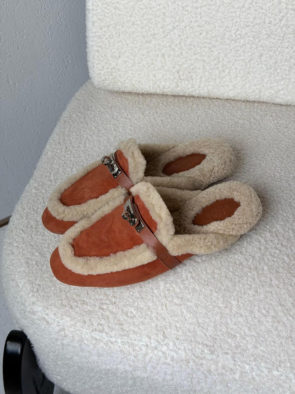 Ladies Hermes flats