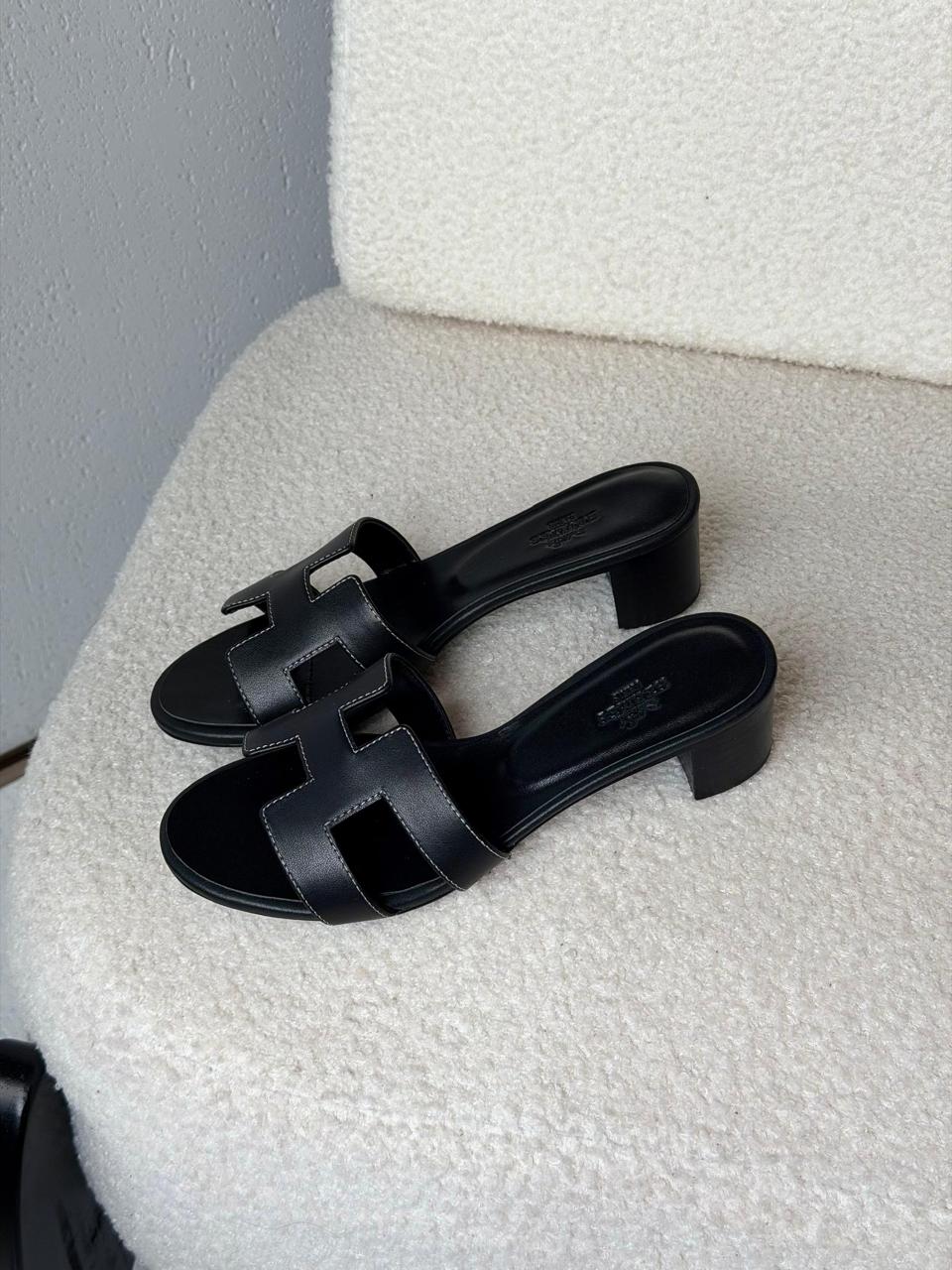 Ladies Hermes flats
