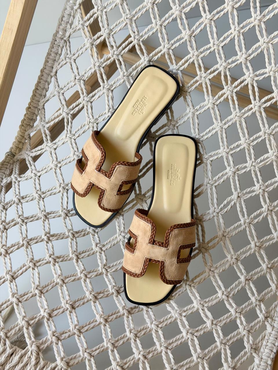 Ladies Hermes flats
