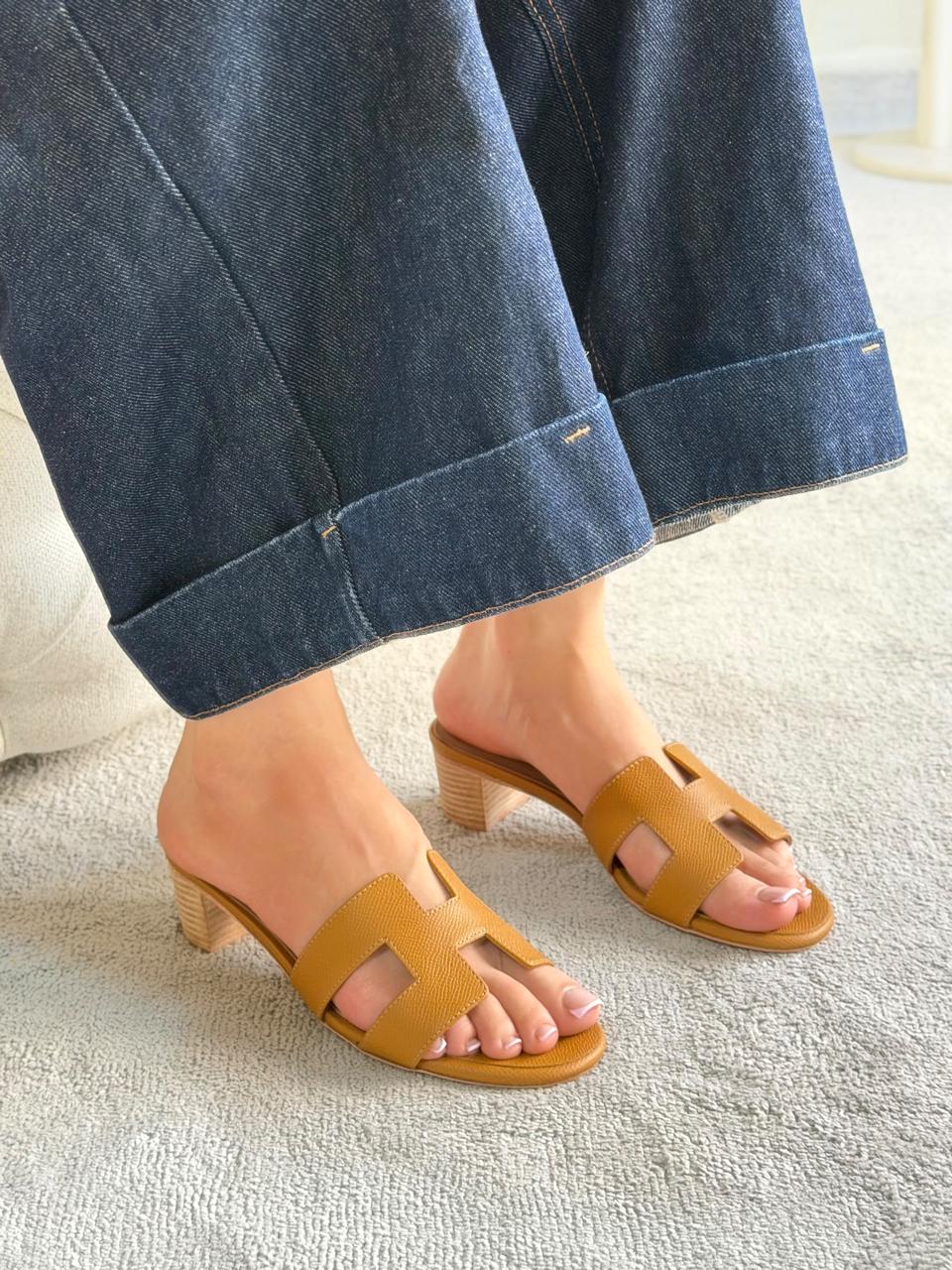 Ladies Hermes flats