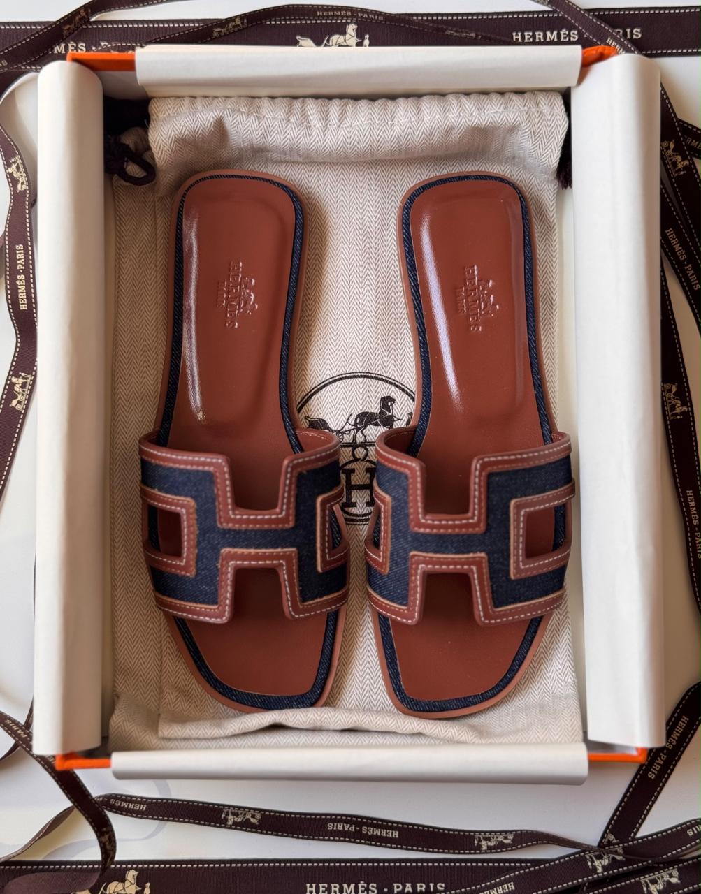 Ladies Hermes flats