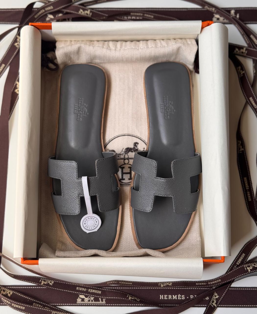 Ladies Hermes flats