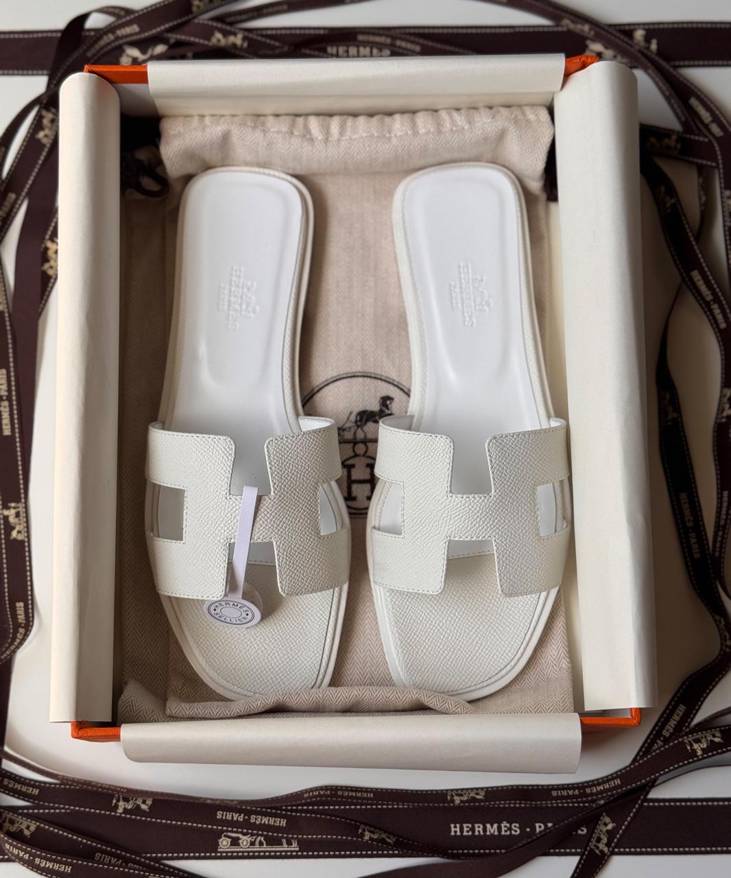 Ladies Hermes flats