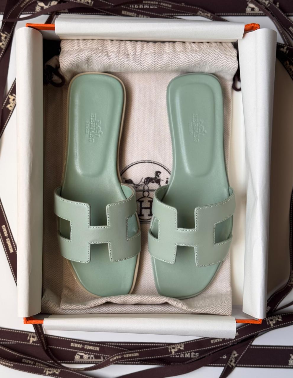 Ladies Hermes flats