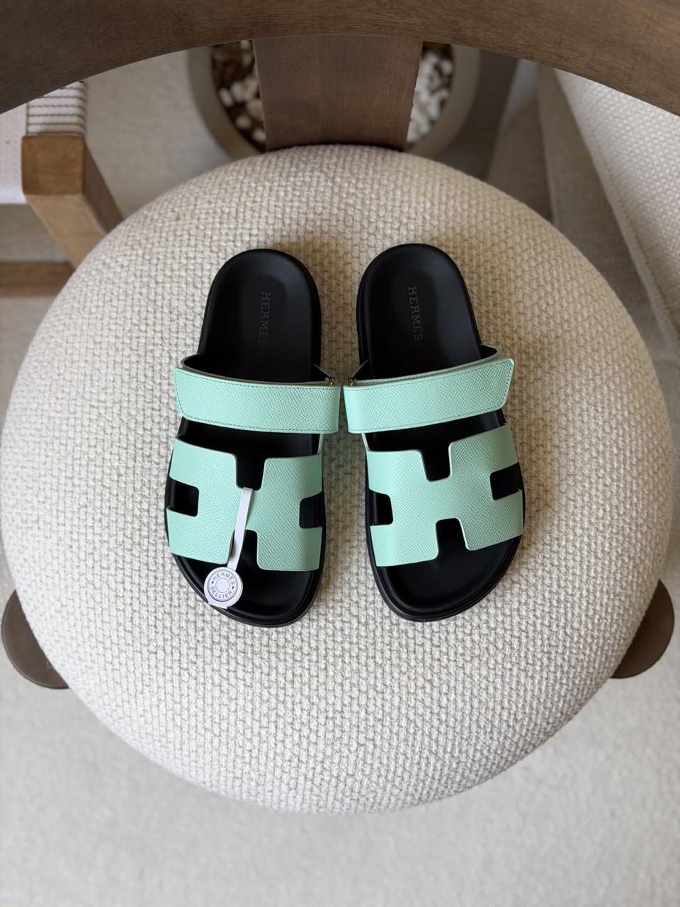 Ladies Hermes flats
