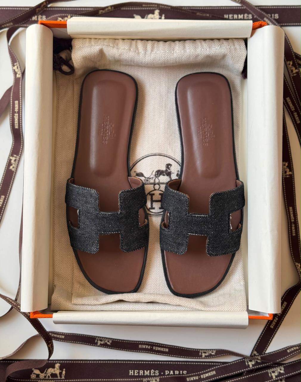 Ladies Hermes flats