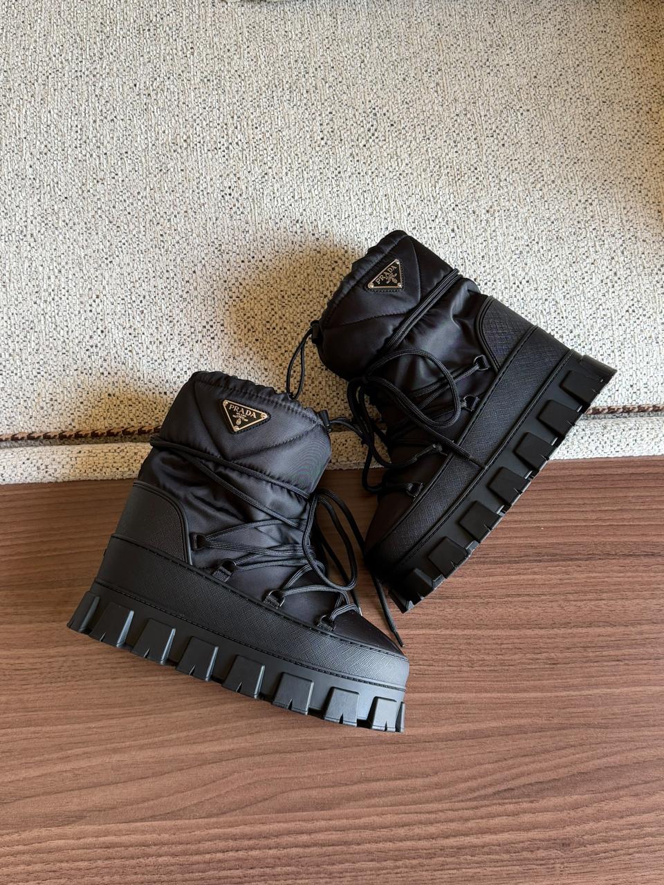 Ladies boots