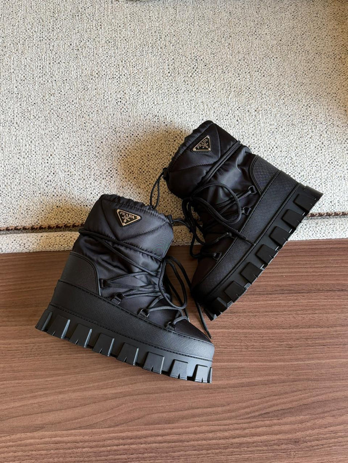Ladies boots