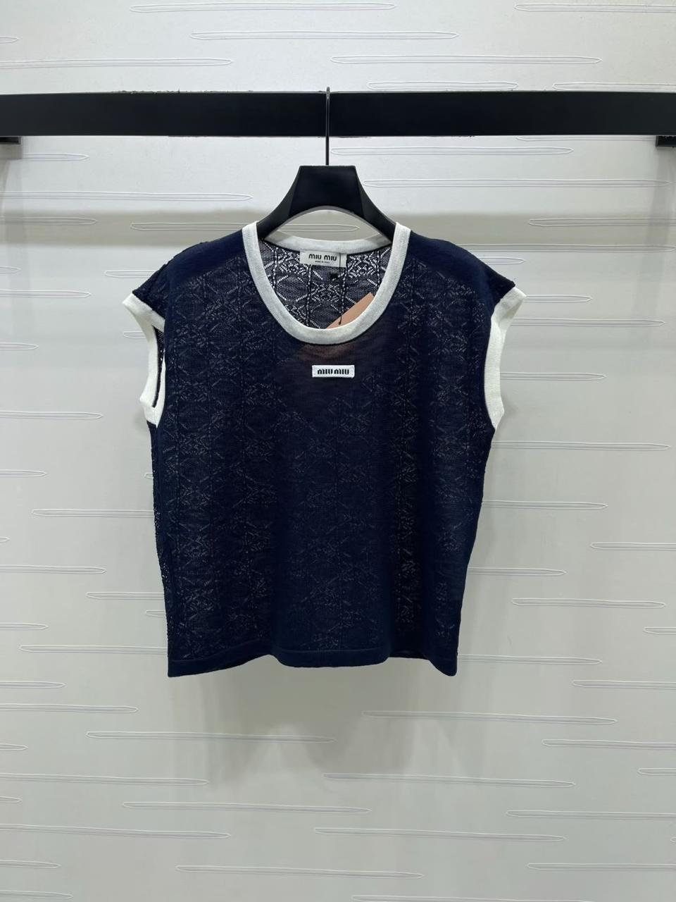 Ladies tops & tshirts