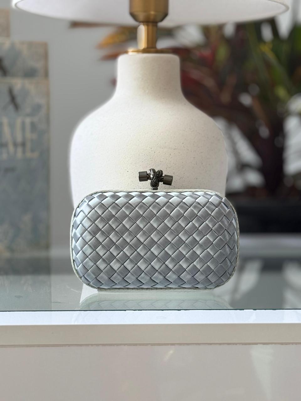 Ladies bo**ega bags