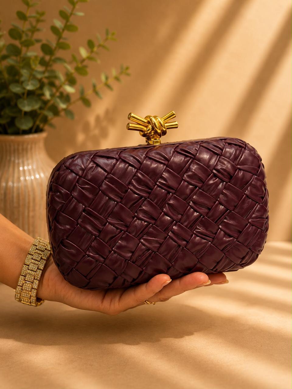 Ladies bo**ega bags