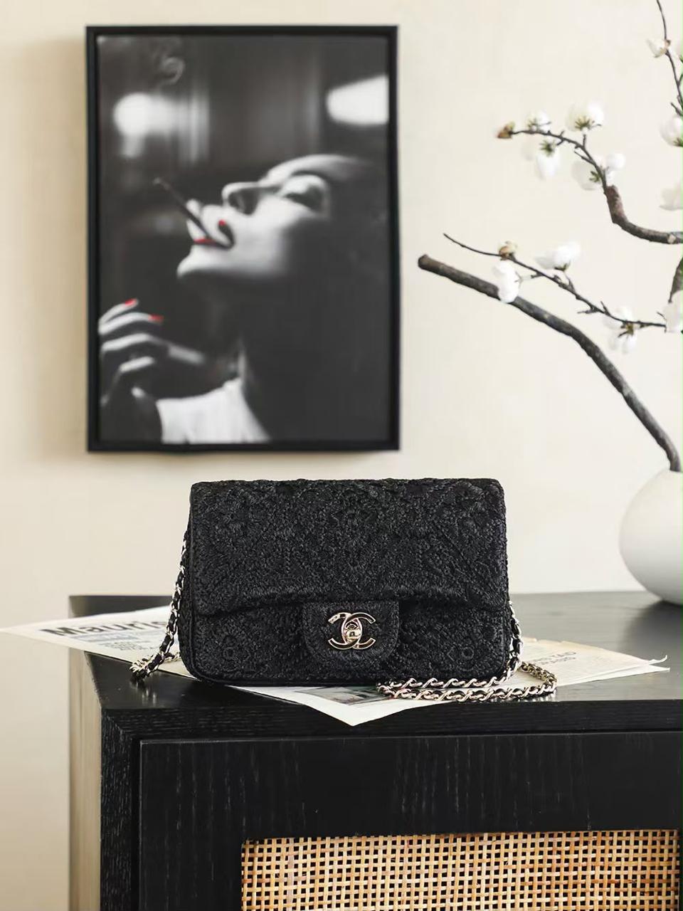 Ladies ch’nel 26 bags