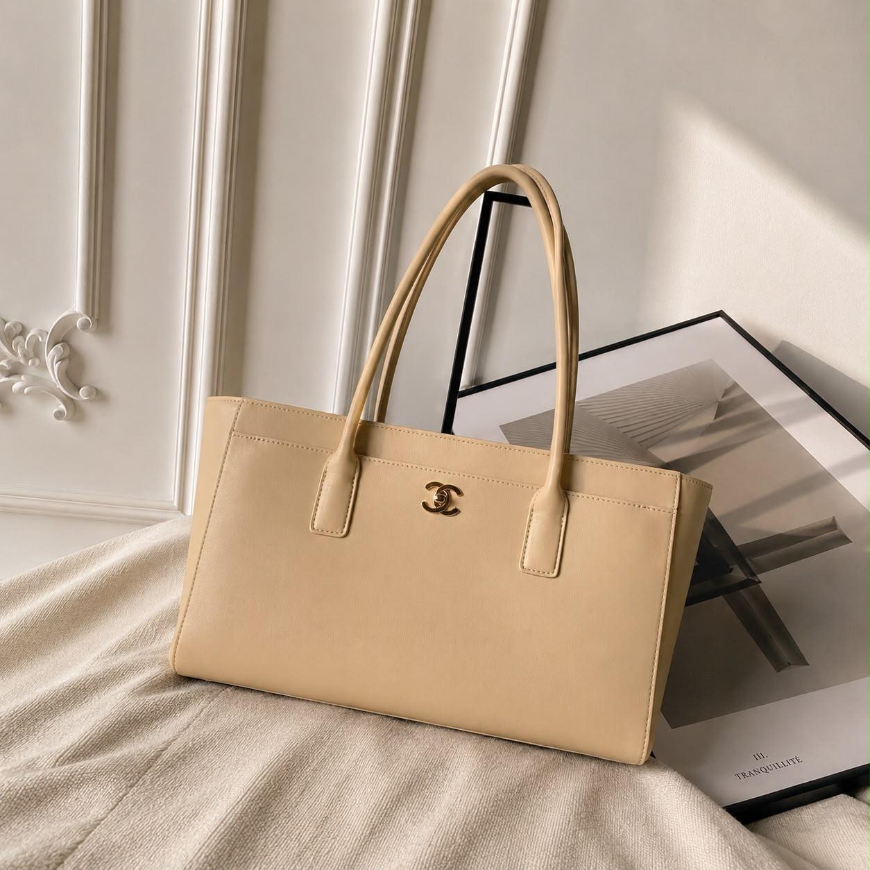 Ladies ch’nel 26 bags