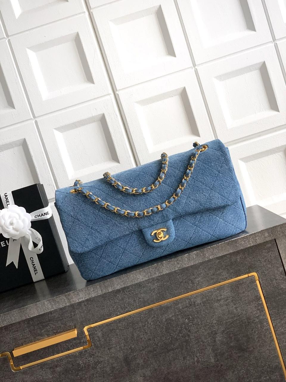 Ladies ch’nel 26 bags