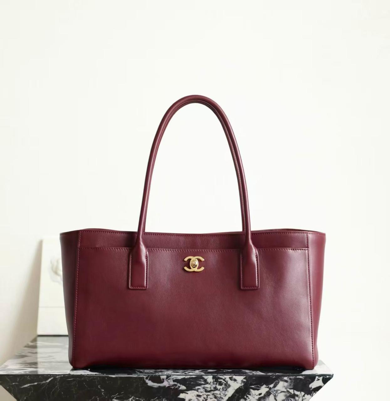 Ladies ch’nel 26 bags