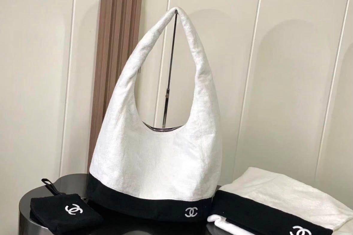 Ladies ch’nel 26 bags
