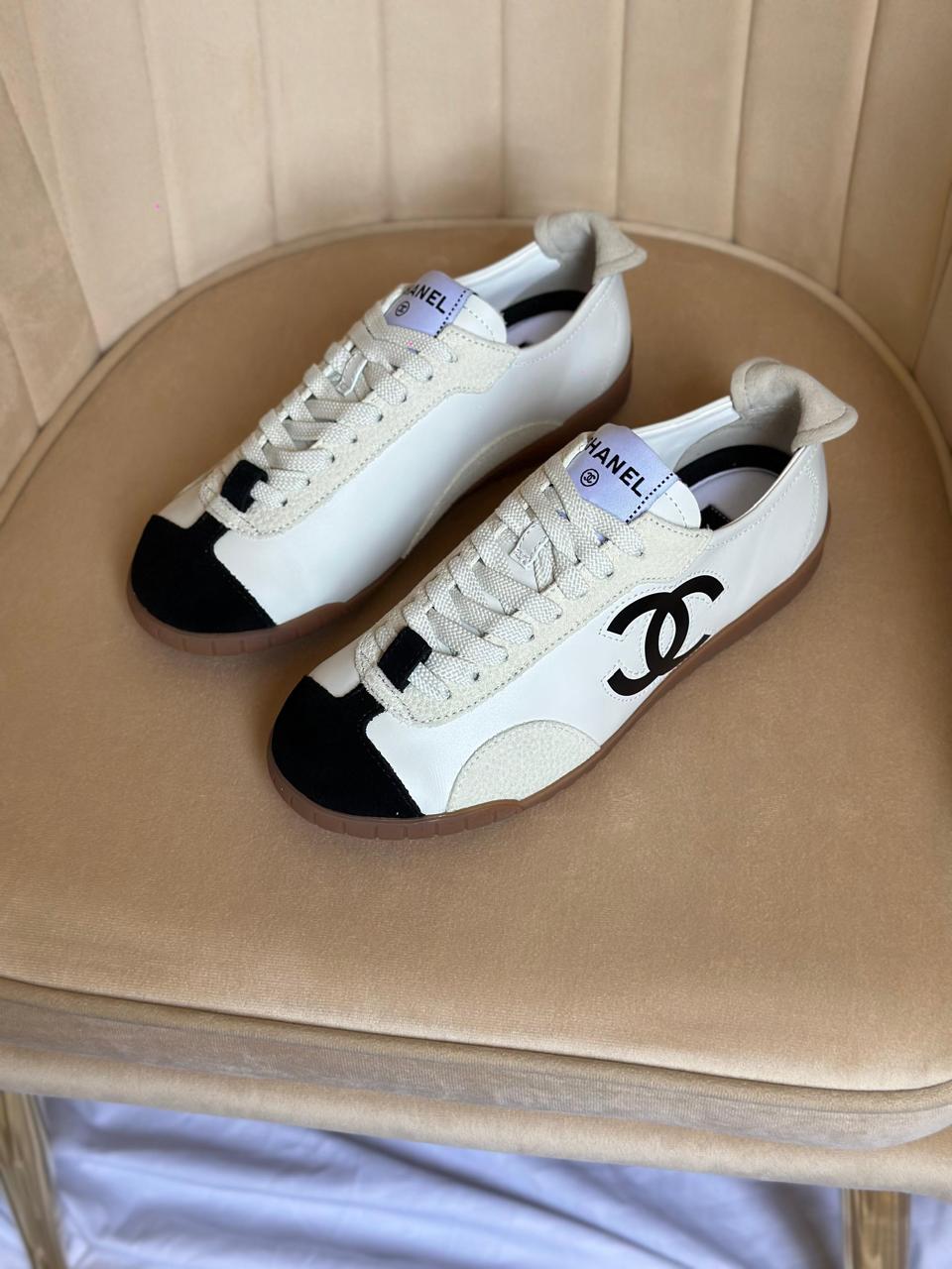 Ladies sneakers