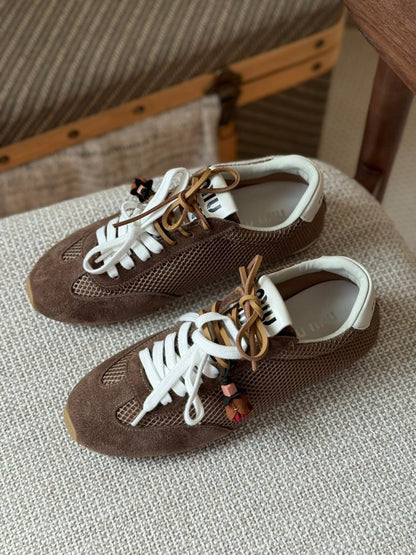 Ladies sneakers