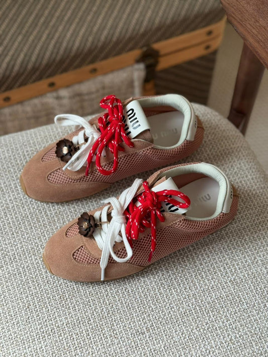 Ladies sneakers