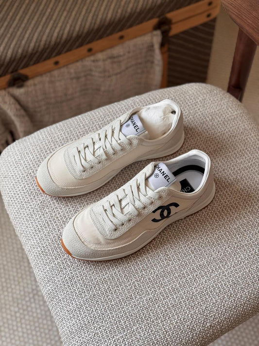 Ladies sneakers