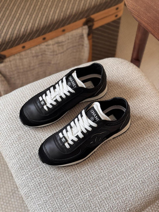 Ladies sneakers